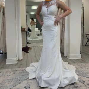 New and Unaltered Wedding Dress
